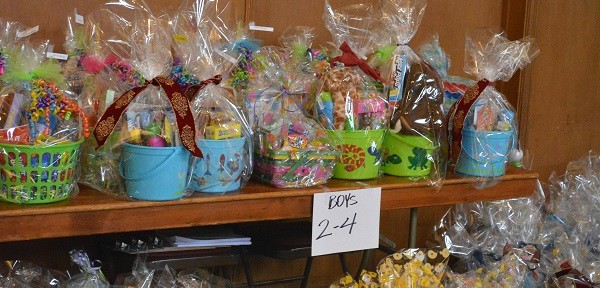 Easter baskets with sign, "Boys 2-4"