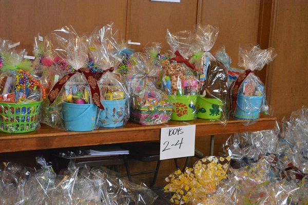 Easter baskets with sign, "Boys 2-4"