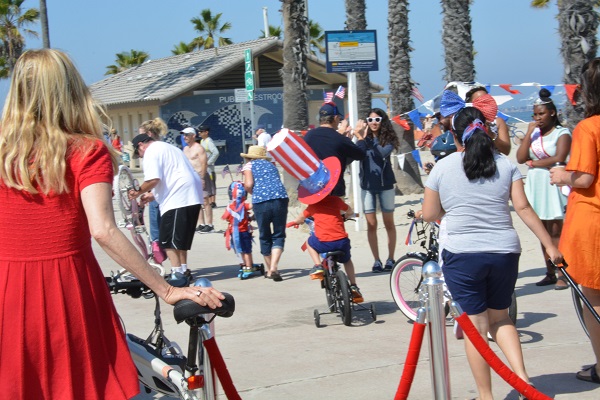 "Uncle Sam" hat and bike parade