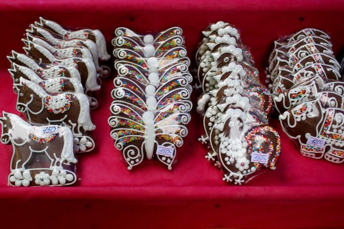 Gingerbread buns with white icing in the shapes of horses, butterflies, roosters and elephants