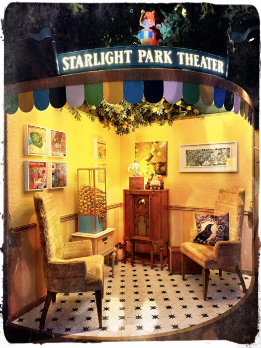 Scene of "Starlight Park Theatre" shows a machine with golden dragon eggs.