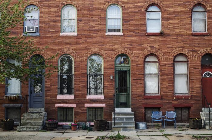 Brown rowhouses with arched windows and three front steps each